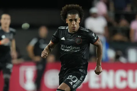 Carrasquilla revela qué le pidió a Houston Dynamo tras ser elegido el Jugador del Año de Concacaf