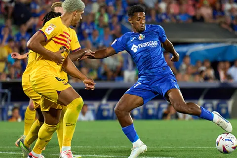 Choco Lozano debutó con Getafe en el juego ante el Barcelona