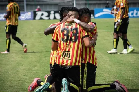 Rubilio Castillo hace sonreír a Luis Fernando Suárez en Colombia: esto logró el delantero hondureño
