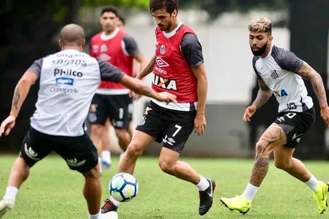 Bryan Ruiz vuelve a la Sele en su peor momento con Santos