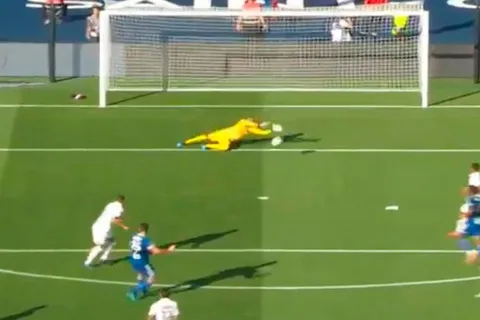 ¡Increíble! PSG destaca una descomunal atajada de Keylor Navas