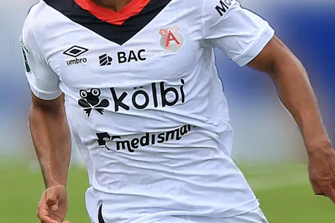 Lo ficharon por 3 años, pero duró 192 días: ex Alajuelense recibe una dura noticia en Europa