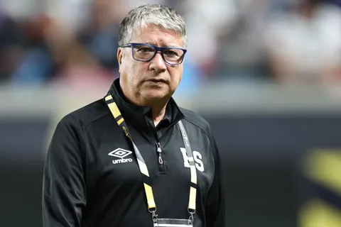 Bolillo Gómez sorprende al llamar nuevos legionarios en la Selección de El Salvador
