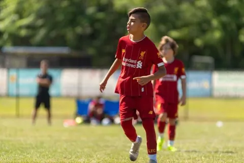 Alexander Cruz, el joven hondureño que la rompe en la academia del Liverpool en Boston