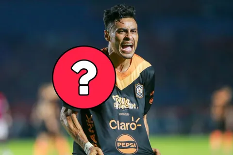 Dos grandes de El Salvador pelean por fichar a Darwin Cerén.