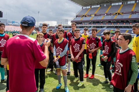 ¡Saprissa busca portero! Morados convocaron a más de 300 jóvenes para el puesto
