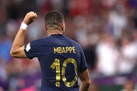Los impresionantes números de Kylian Mbappé que lo ubican por encima de Messi y Cristiano