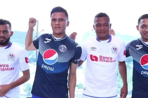 Jugadores de Olimpia y Motagua se unen para dar mensaje de paz en los estadios