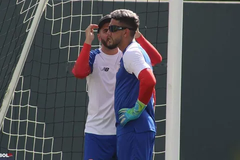 ¿Por qué los porteros de Costa Rica entrenan con lentes?