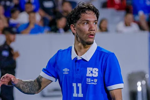 Enrico Dueñas ilusiona a los aficionados de El Salvador tras su regreso a la Selección Nacional
