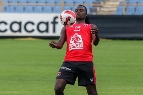 Ni Saprissa ni Alajuelense: Aubrey David sorprende con su nuevo equipo en Costa Rica