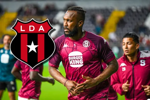 Kendall Waston calentó el clásico.