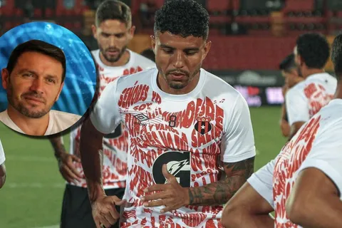 Rolando Fonseca fue muy duro contra Johan Venegas. (Foto: ESPN)