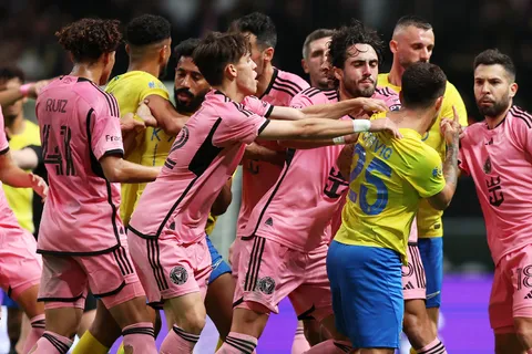 Al Nassr de Cristiano Ronaldo goleó a Inter Miami de David Ruiz y Lionel Messi