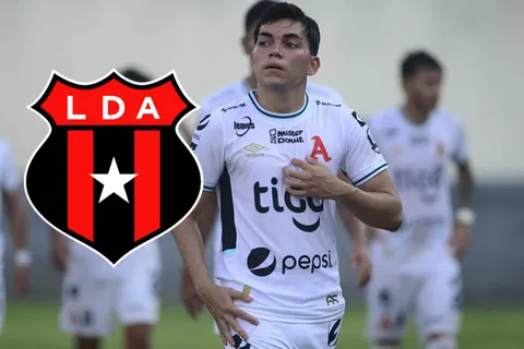 Leo Menjívar con la camisa de Alianza FC.