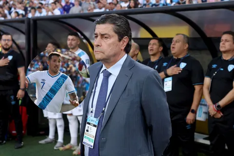 Para olvidarse de Aarón Herrera: la última decisión que tomó Luis Fernando Tena en Guatemala.