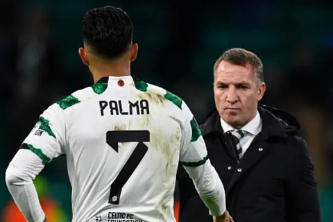 Técnico de Celtic se rinde ante Luis Palma tras su asistencia en el triunfo de su equipo