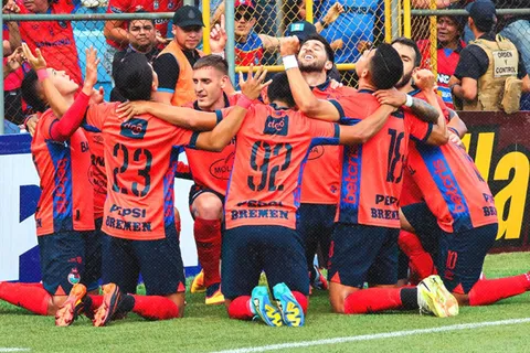 Municipal elimina sin problemas a Guastatoya: Resumen y goles