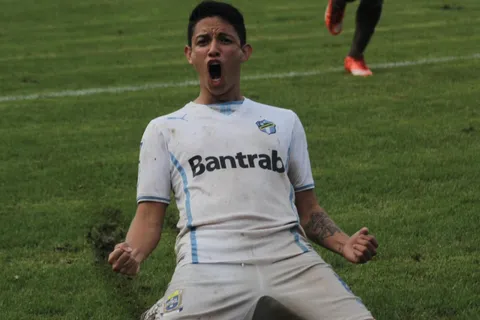Se formó en Comunicaciones, jugó en la Selección de Guatemala y ahora, a los 30 años, lucha por su vida: "Todos con Diego Álvarez"