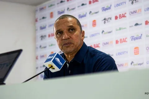 Erick Lonnis habló de fichar un 9. (Foto: Saprissa)