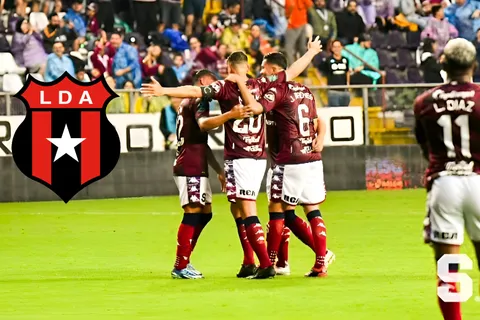 Histórico: Mariano Torres pulveriza un récord en Saprissa y amenaza a Alajuelense