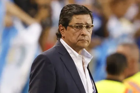 En jaque: Luis Fernando Tena recibe la peor noticia en Guatemala antes del inicio del camino al Mundial 2026