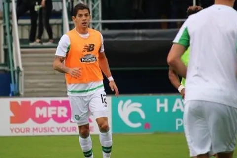 Cristian Gamboa observó de lejos la despedida del Celtic