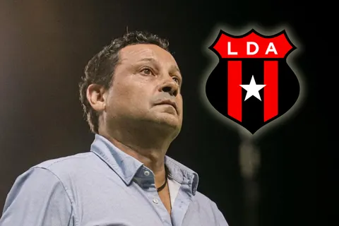 Jeaustin Campos ya respondió: la condición que le puso a Alajuelense para reemplazar a Óscar Ramírez