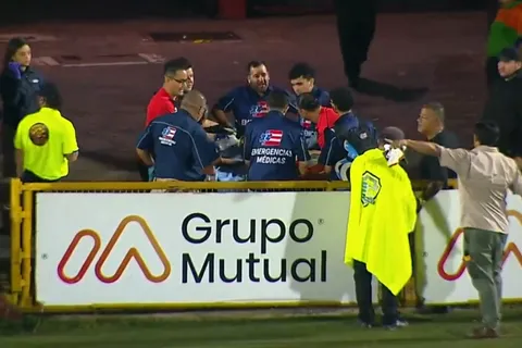 Kevin Cabezas se tuvo que retirar así del campo de juego.