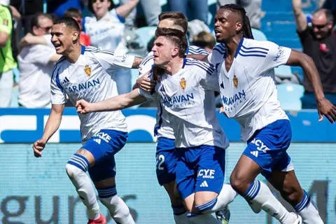 Aún goleado y pese a la lesión: Kervin Arriaga y Zaragoza reciben una gran ayuda
