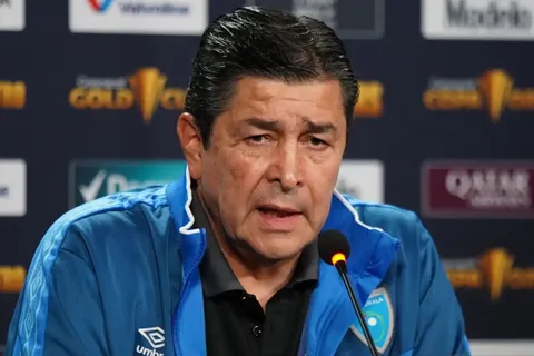 Luis Fernando Tena necesitó sólo tres palabras para sentenciar su continuidad en Guatemala tras quedar afuera del Mundial 2026