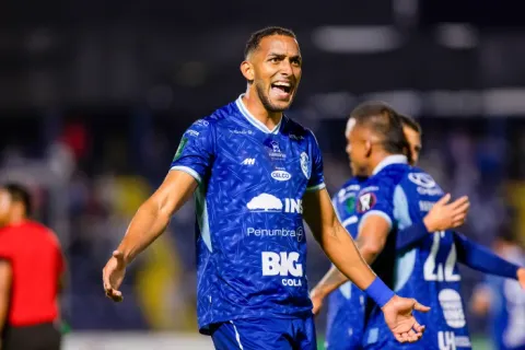 Cartaginés derrotó a Olimpia en la semifinal de ida de la Copa Centroamericana.