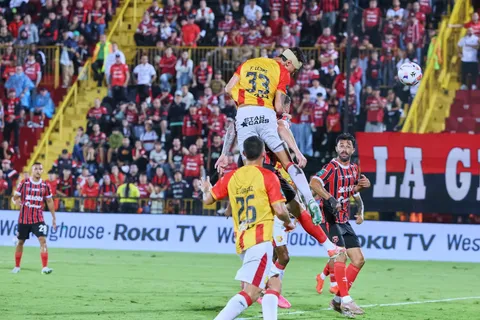 Alajuelense y Herediano repartieron puntos.