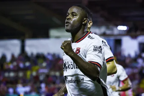 Joel Campbell vive un gran momento goleador en Alajuelense. (Foto: LDACr)