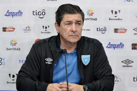 Luis Fernando Tena espera un partido apretado ente Guatemala y El Salvador