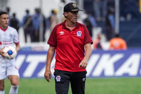 Pedro Troglio deja en duda su futuro con Olimpia