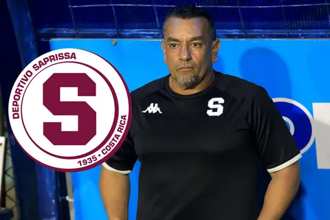 José Giacone en el banco de Saprissa.