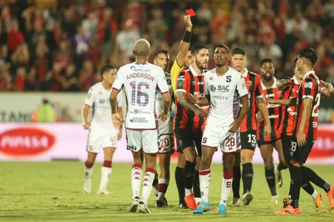 Alajuelense recibe una dura noticia antes del clásico.