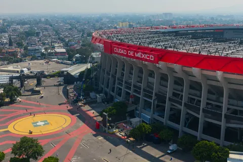 Mauricio «Pipo» Rodríguez recibió un homenaje de la UES y Corazón Futbolero