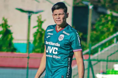 "Uno siente": Marathón lanza fuerte advertencia a Francisco Martínez mientras Olimpia lo tiene en la mira