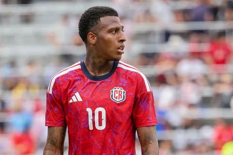 Josimar Alcócer jugará la Champions League: el 10 de Costa Rica tiene nuevo club en un fichaje millonario