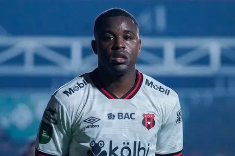 Joel Campbell está en la cuerda floja.