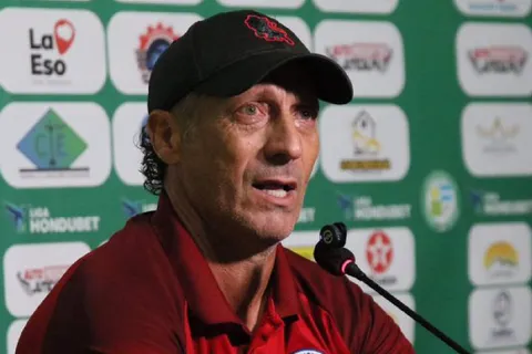 Pedro Troglio confirmó la razón por la que Olimpia decidió jugar a pesar del fallecimiento de Demetri Gordon