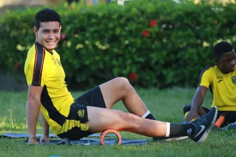 Jhow Benavidez se río del mismo después de mandar saludos a su "mujer y novia"