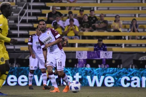 Saprissa cedió ante Columbus y una tormenta eléctrica