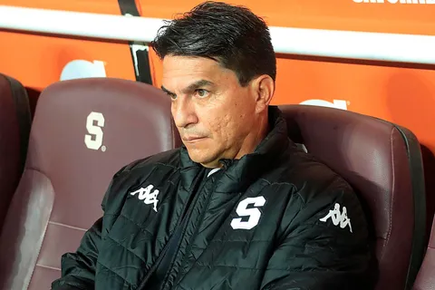 vladimir quesada en el banco-saprissa