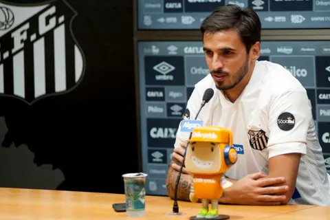 Bryan Ruiz lideraría a un Santos que "fala espanhol"