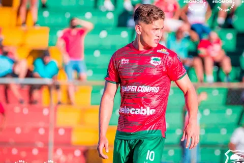 "Brandon Aguilera juega como si tuviera 15 años en primera división"