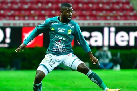 Joel Campbell inició con el pie izquierdo la defensa del título en México