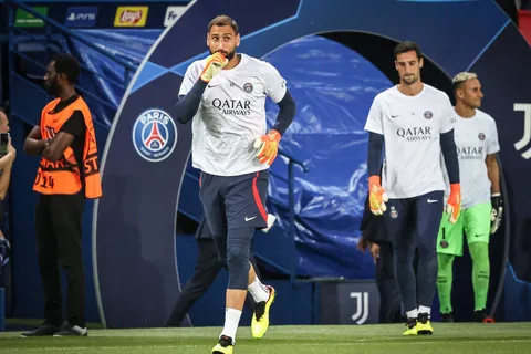 Sergio Rico, compañero de Keylor Navas en PSG, se encuentra en un estado grave de salud